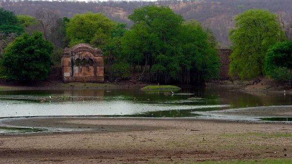 Raj-Bagh-Ruins (1)