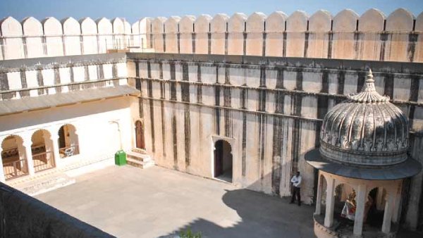 badal-mahal (1)
